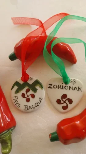 LOT 2 MEDAILLES LAUBURU PAYS BASQUE