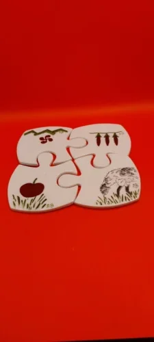 PUZZLE 4 PIECES DESSOUS DE PLAT