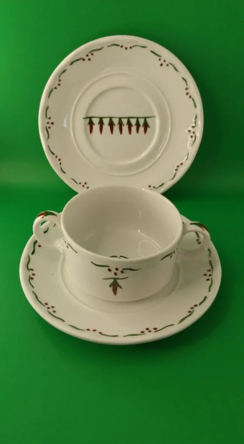 ENSEMBLE TASSE à BOUILLON et SOUS-TASSE