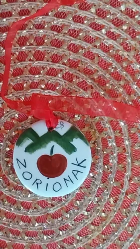 MEDAILLE RONDE ZORIONAK CERISE