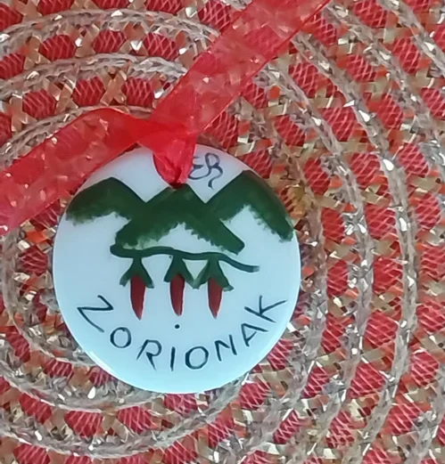 MEDAILLE RONDE PIMENTS ZORIONAK