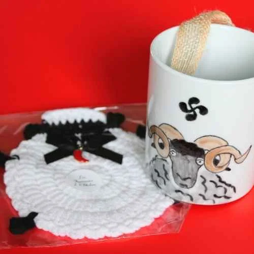 ENSEMBLE MUG & TAPIS de mug MANECH